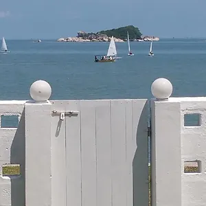 G&t's Beach Front , Tanjung Bungah (Penang) Ma­lay­sia